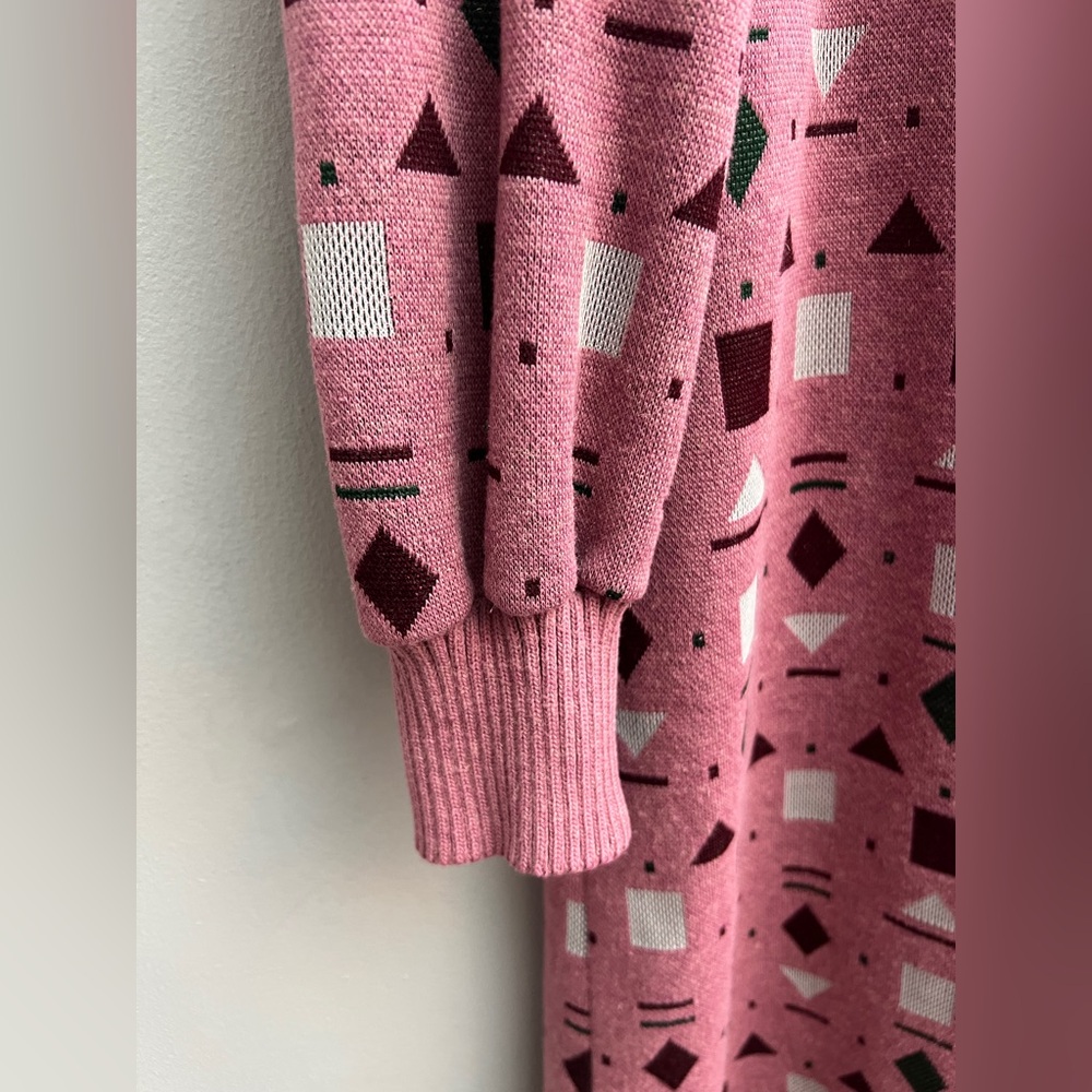 1960s Vintage Kimberly Pink Geometric Sweater Dress, Size Medium - Picture 4 of 9
